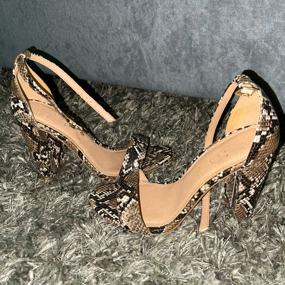SNAKE PRINT HEELS